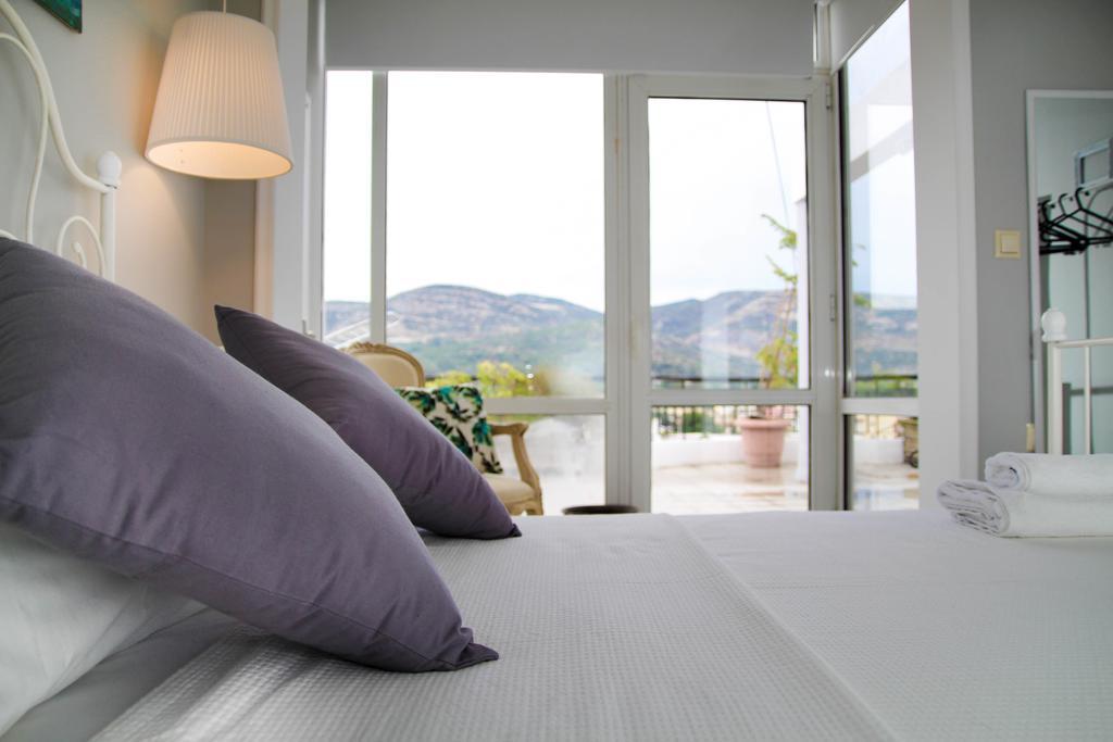 Port View Suites Kavala Exteriör bild