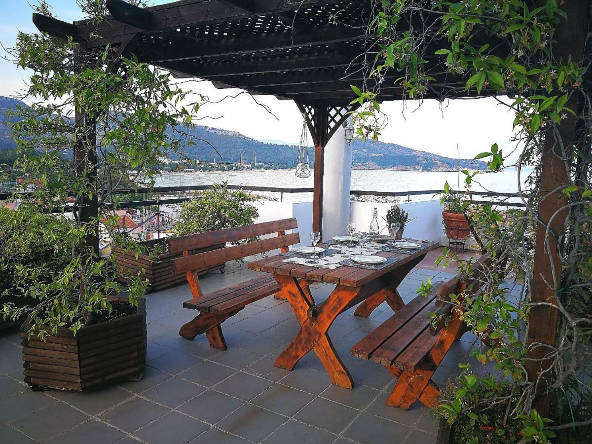 Port View Suites Kavala Exteriör bild